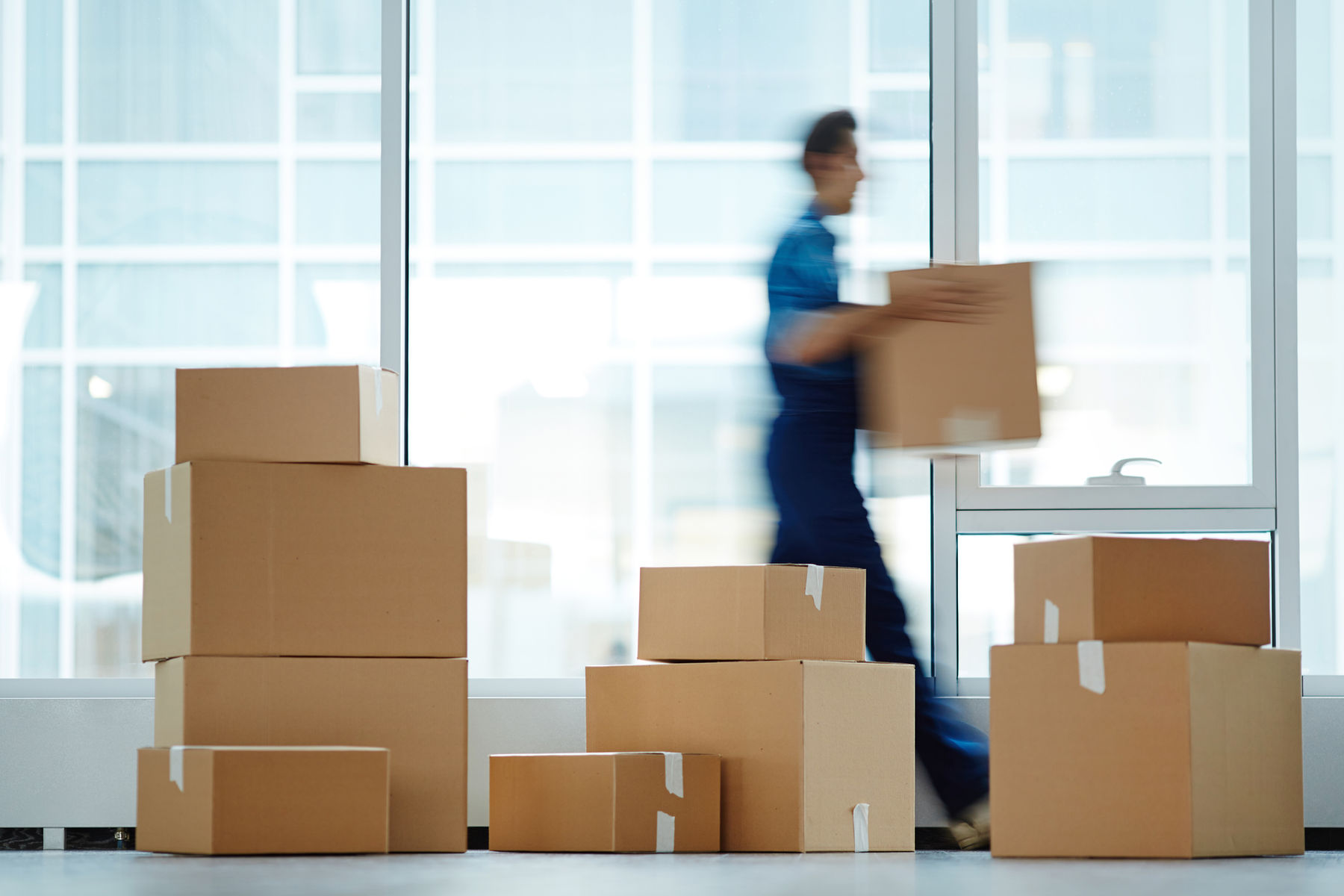 Mover carrying cardboard boxes